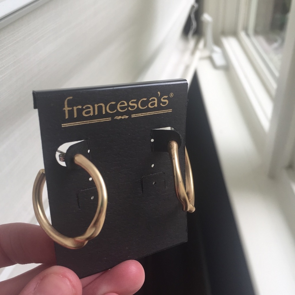 NWT Francesca's Knotted Brushed Gold Hoop Earrings - Picture 1 of 8